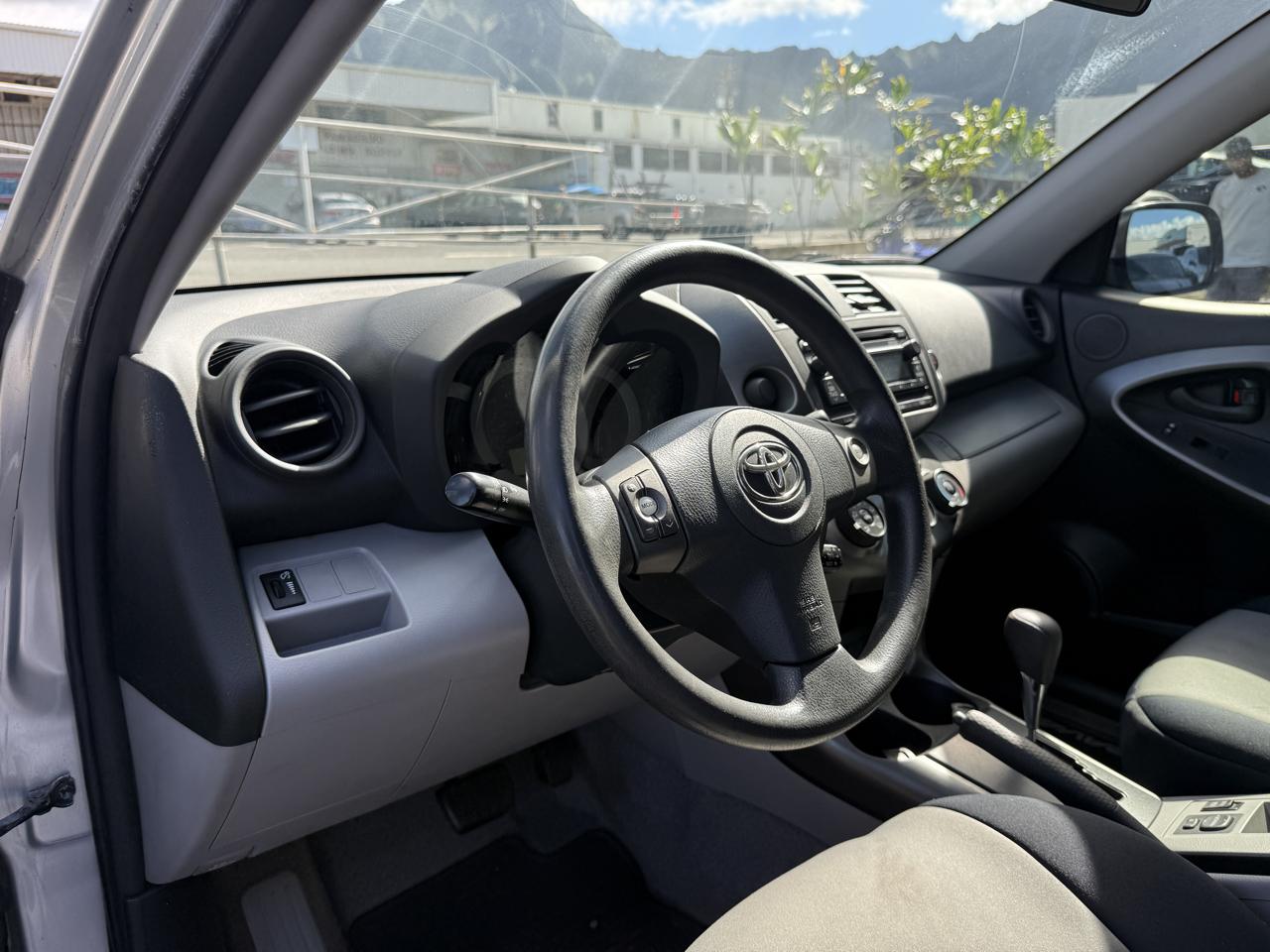 Toyota RAV4 Base I4 2WD 2012