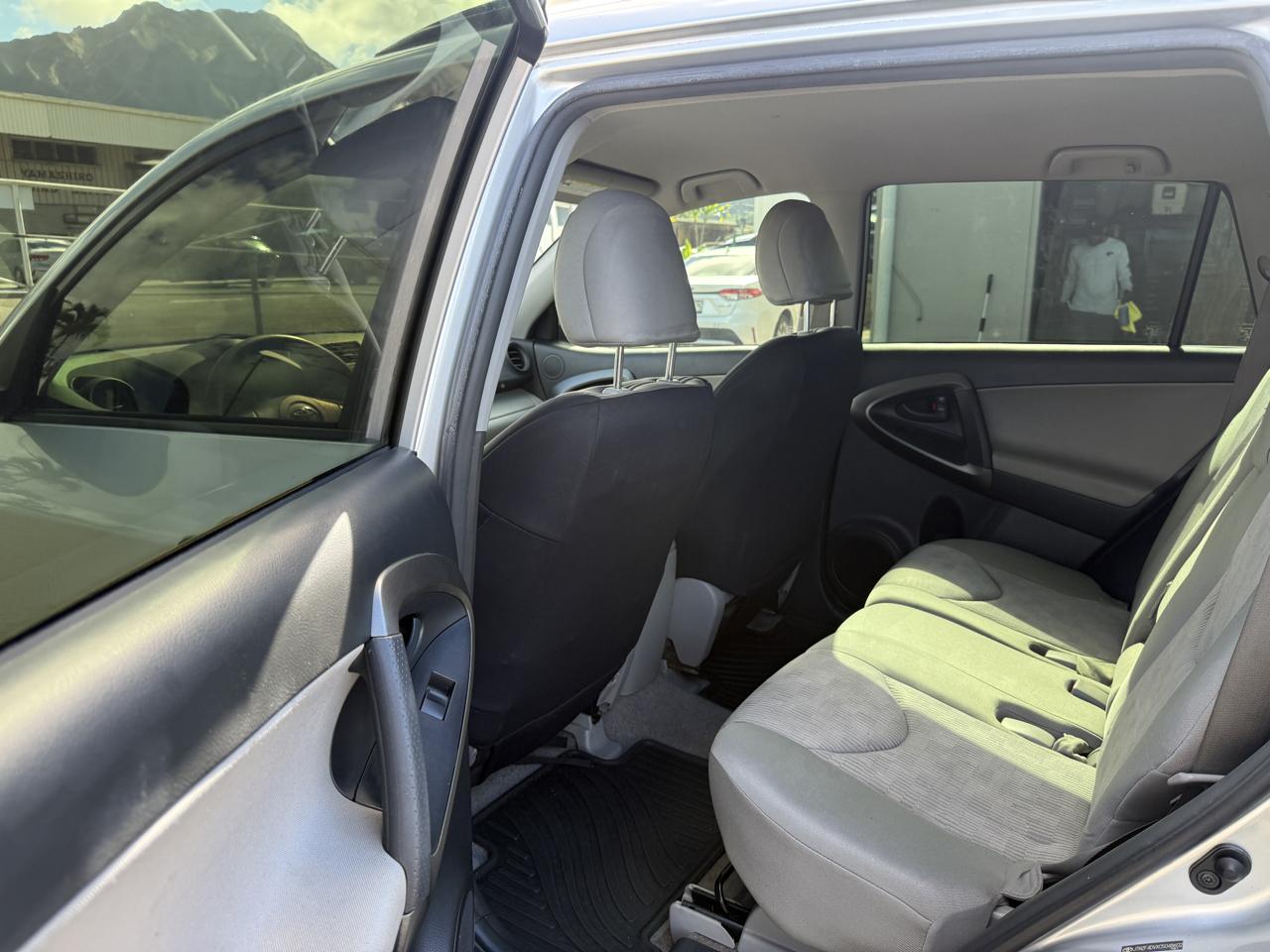 Toyota RAV4 Base I4 2WD 2012