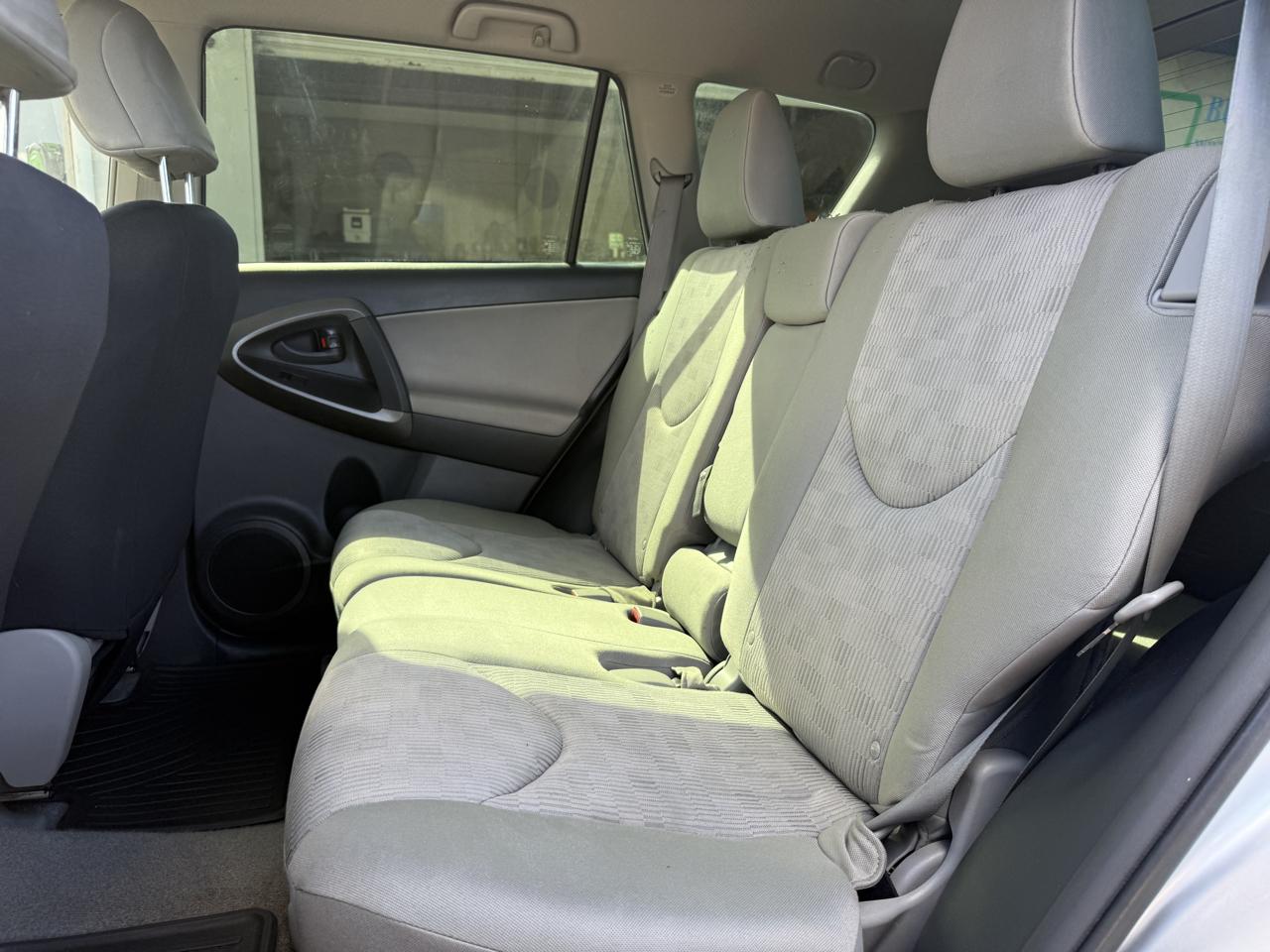 Toyota RAV4 Base I4 2WD 2012