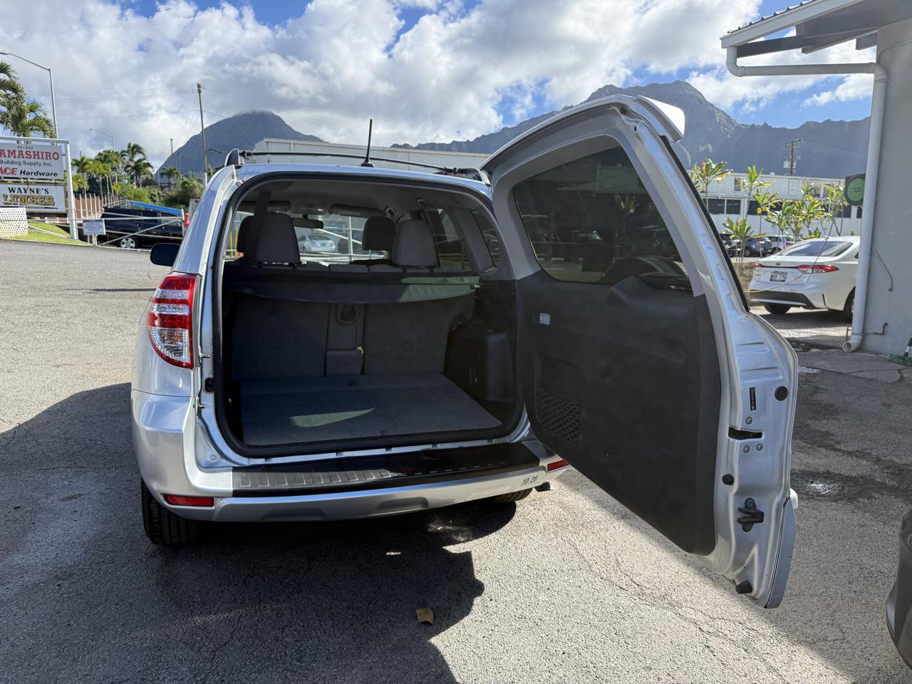 Toyota RAV4 Base I4 2WD 2012