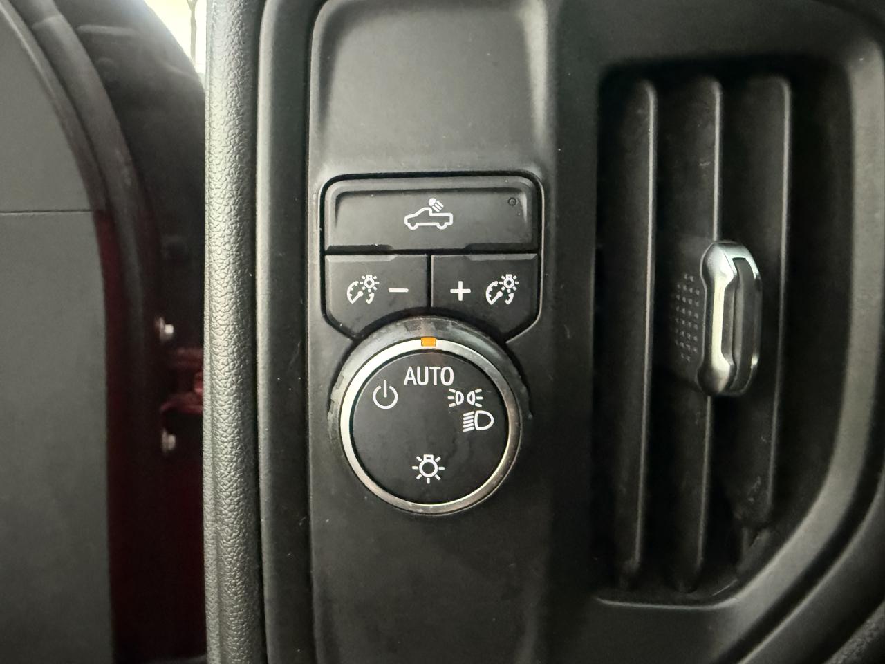Chevrolet Silverado 1500 Custom Crew Cab Long Box 2WD 2019
