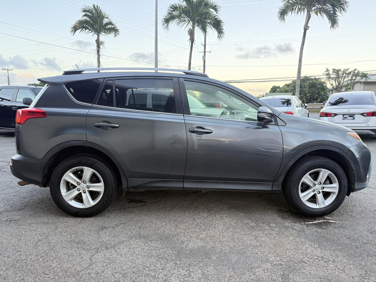 Toyota RAV4 XLE FWD 2013