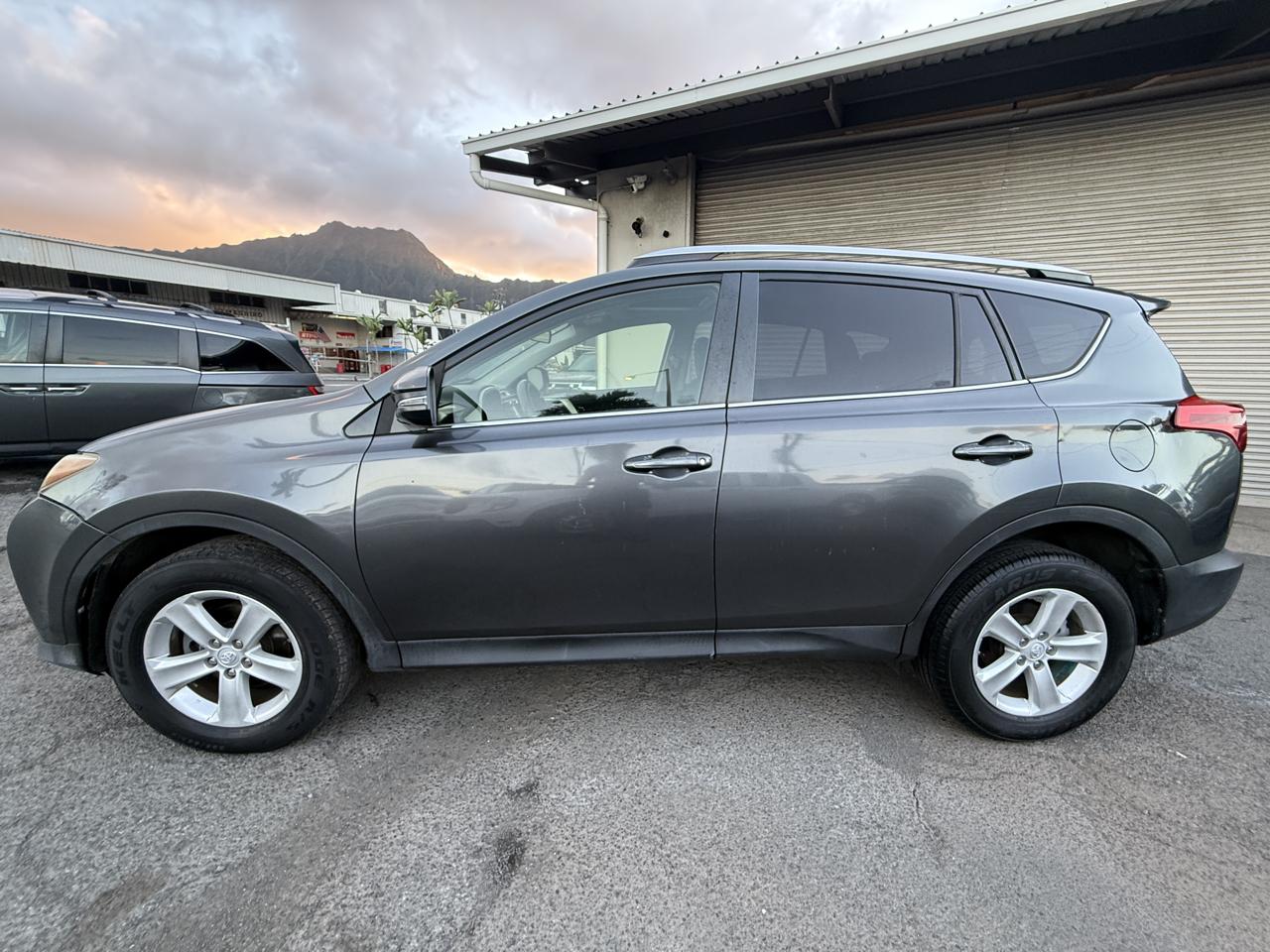 Toyota RAV4 XLE FWD 2013