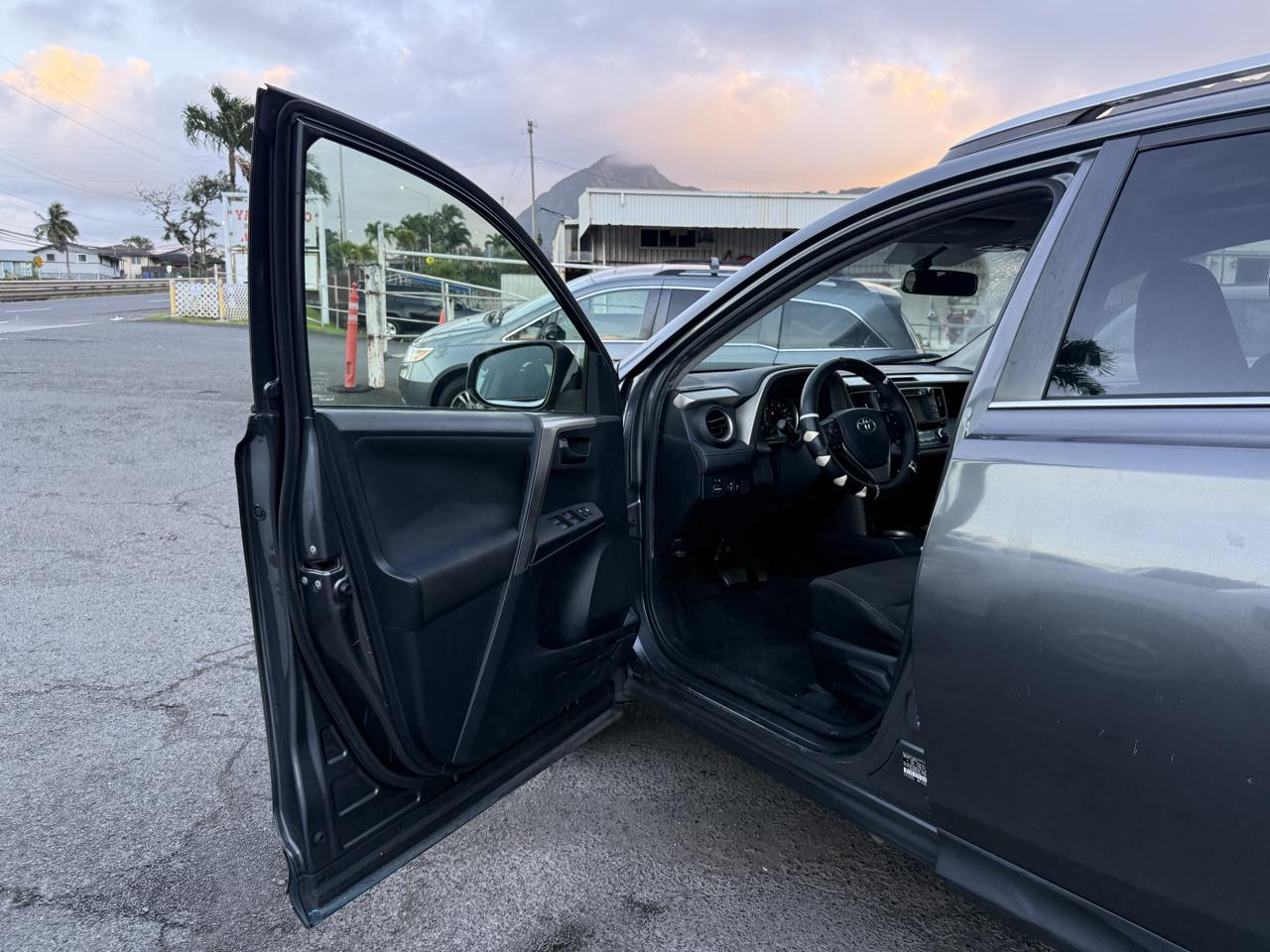 Toyota RAV4 XLE FWD 2013
