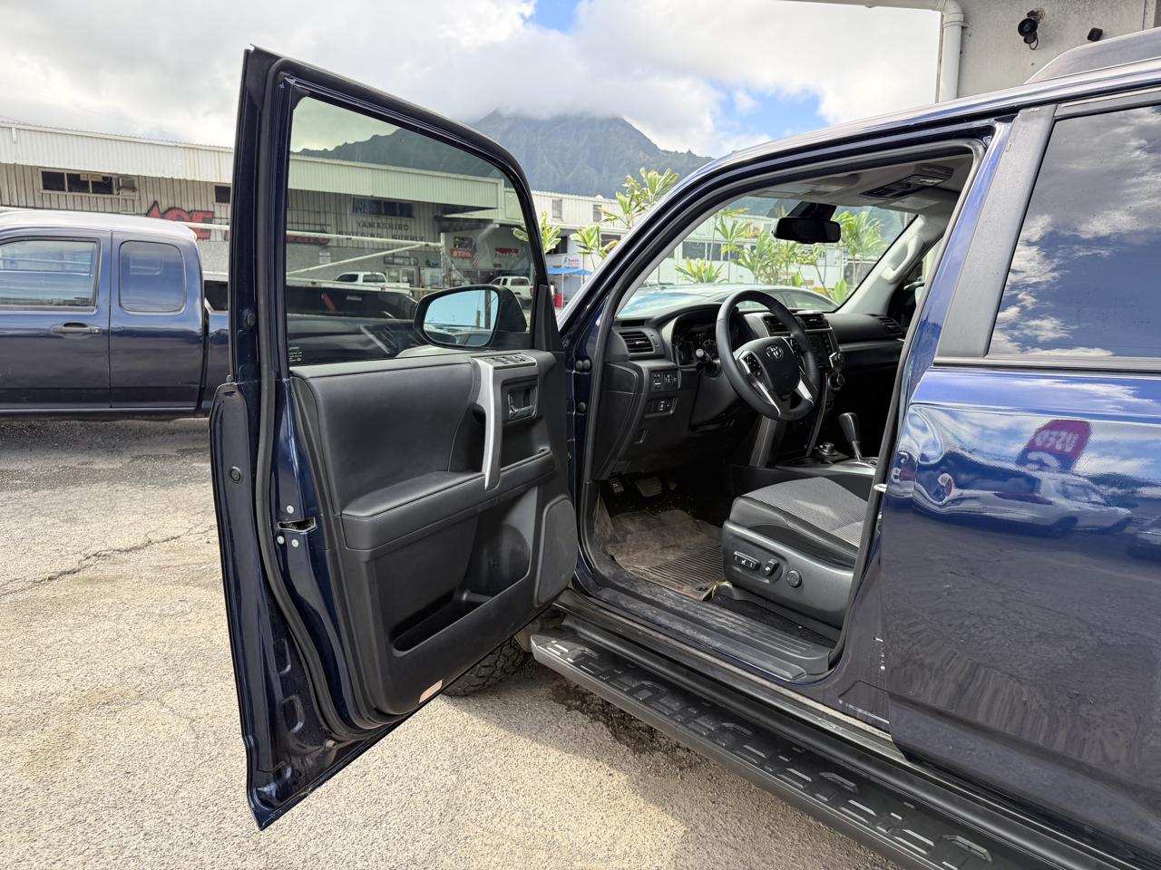 Toyota 4Runner SR5 4WD 2024