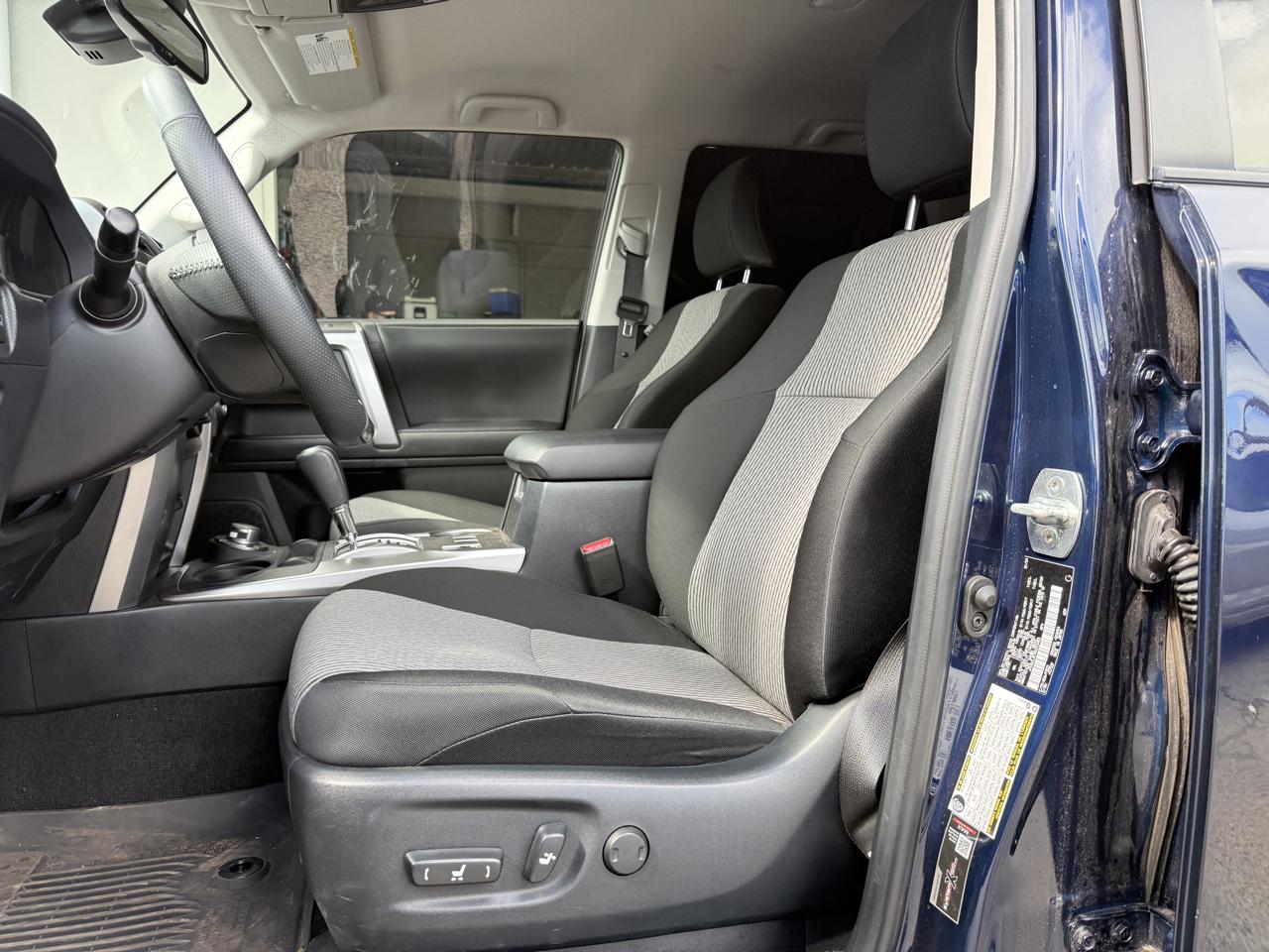 Toyota 4Runner SR5 4WD 2024