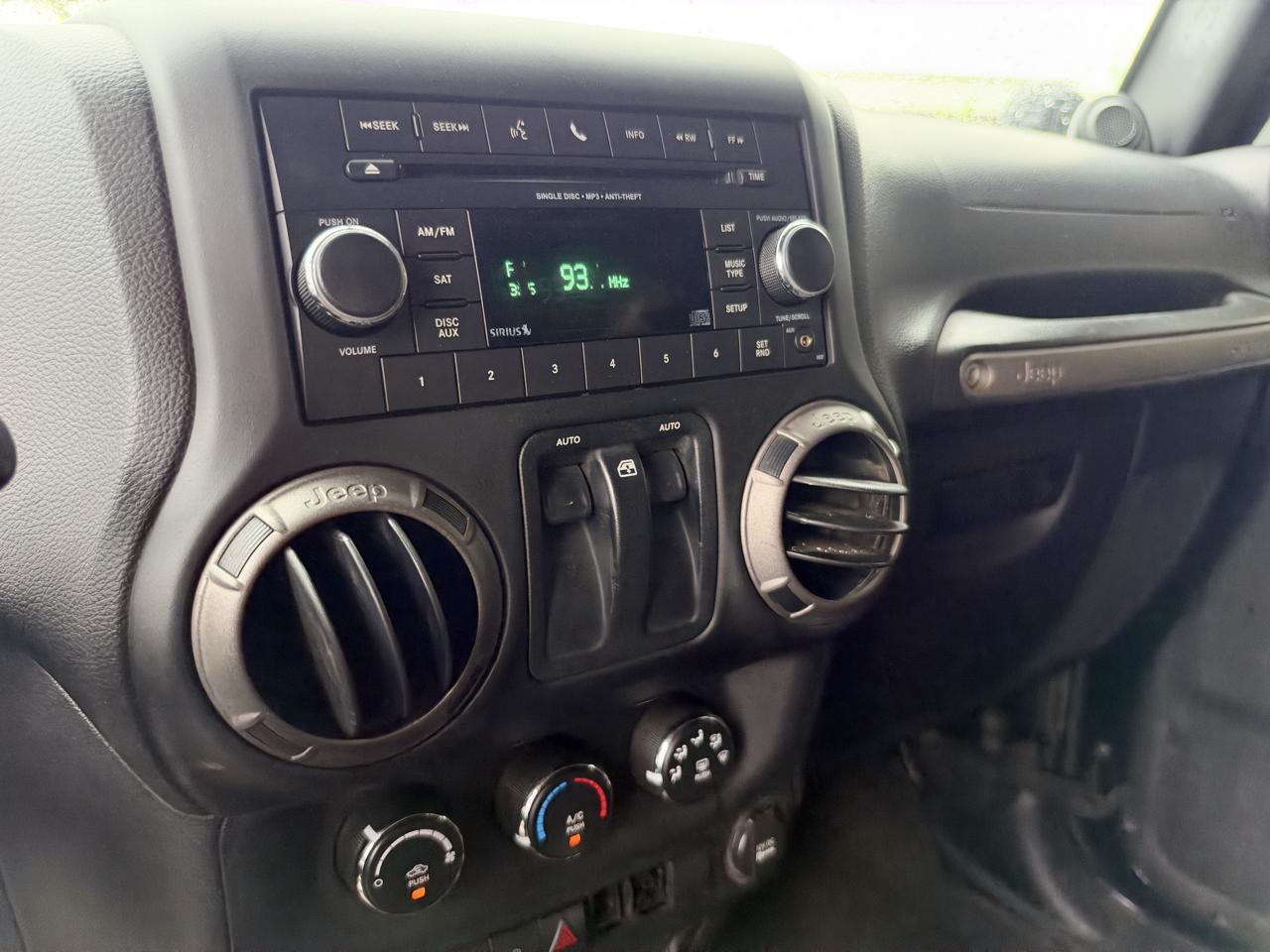 Jeep Wrangler Sport 4WD 2011
