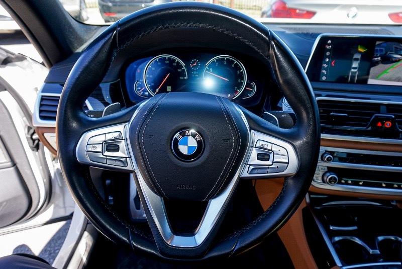 BMW 7-Series 740i 2019