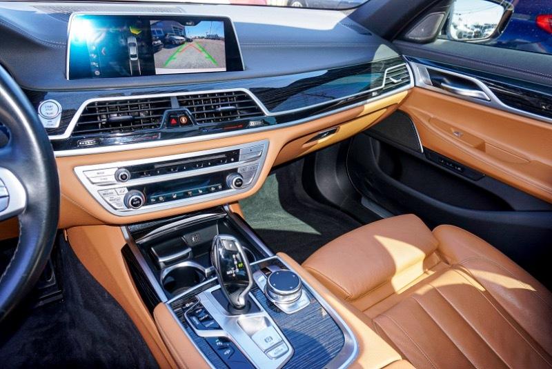 BMW 7-Series 740i 2019
