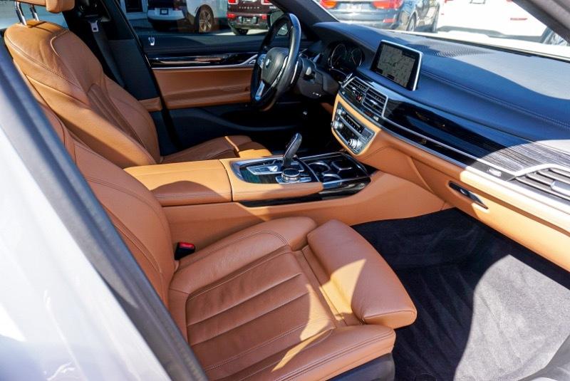BMW 7-Series 740i 2019
