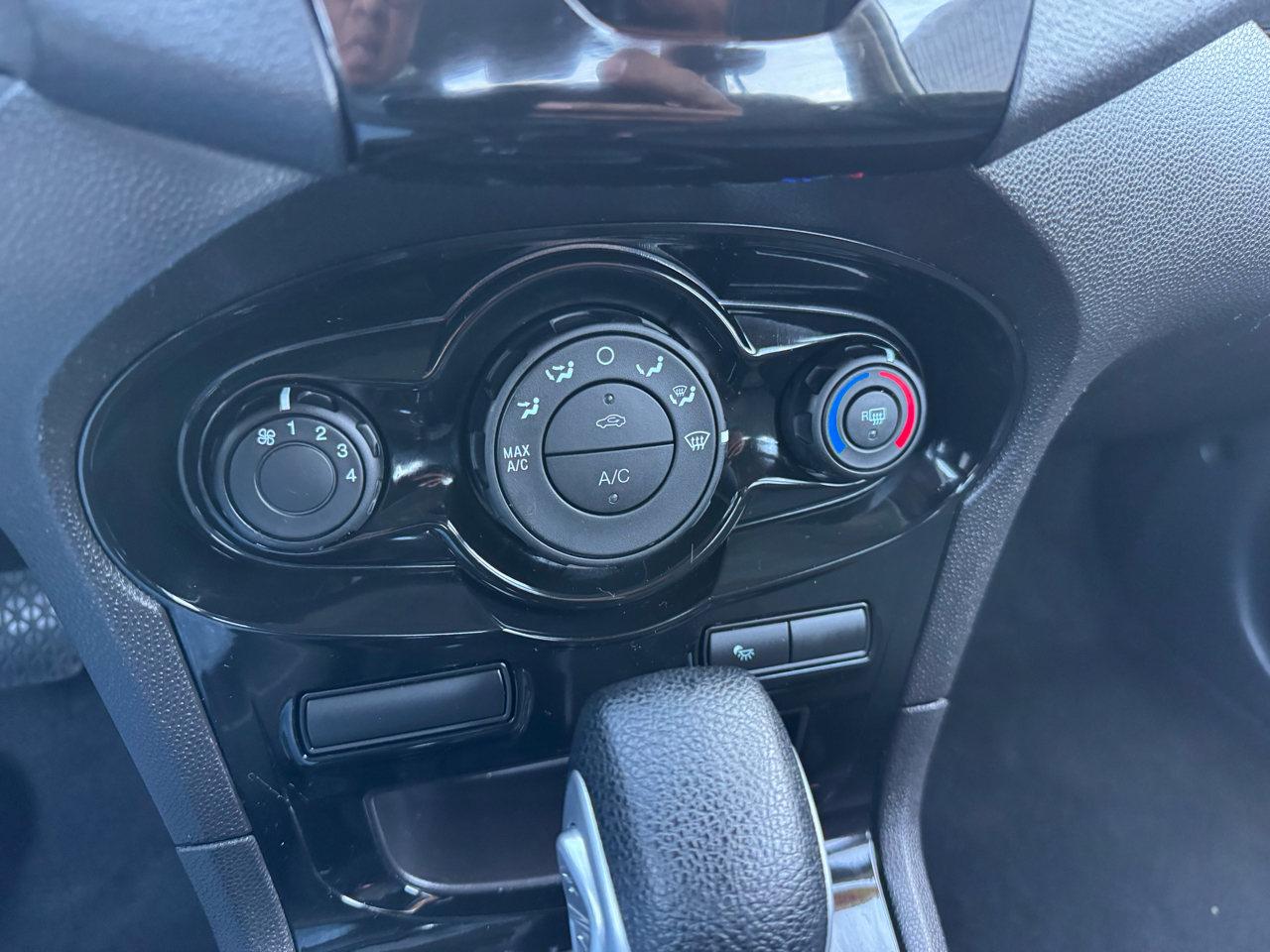 Ford Fiesta 4dr Sdn SE 2016 Ford Fiesta 4dr Sdn SE 2016