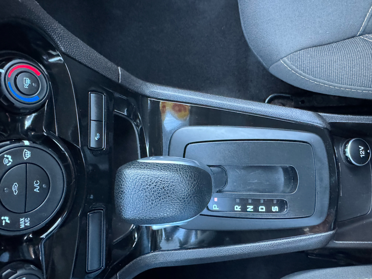 Ford Fiesta 4dr Sdn SE 2016 Ford Fiesta 4dr Sdn SE 2016