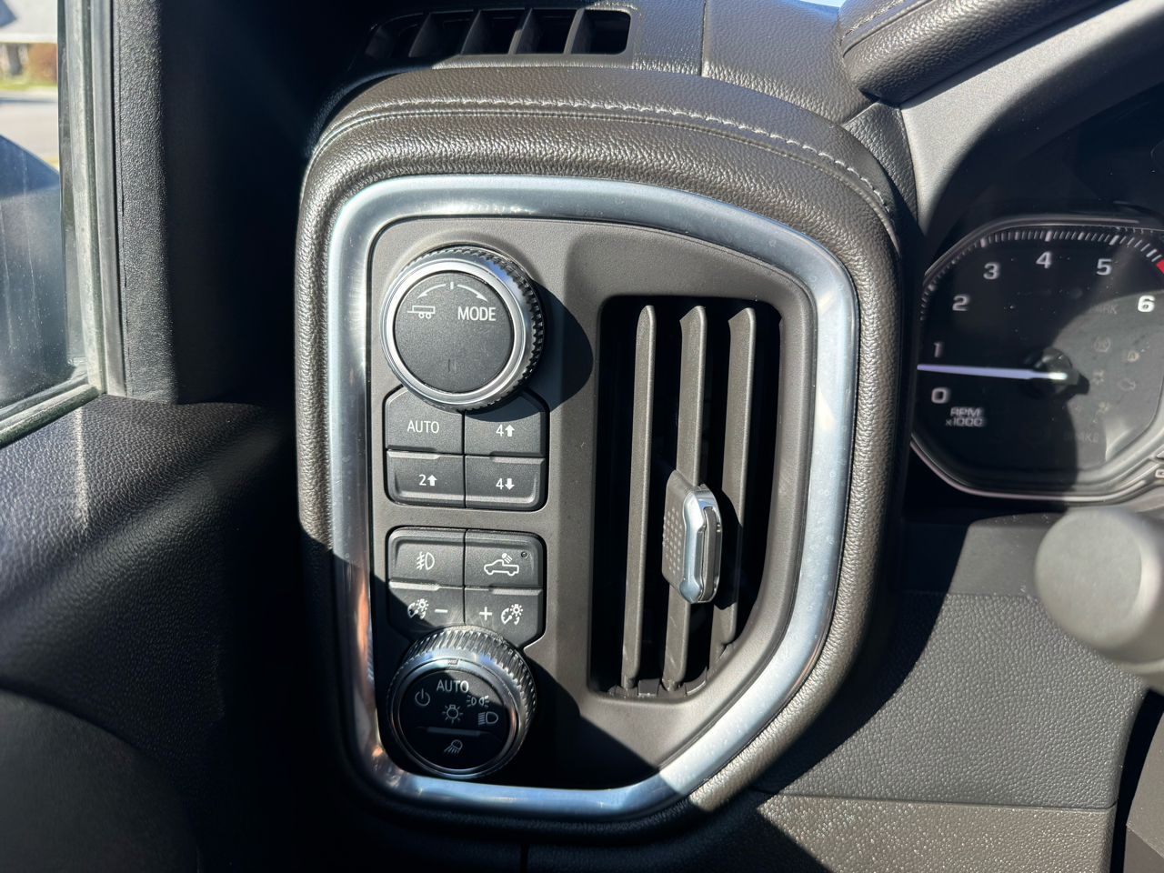 GMC Sierra 2500HD 4WD Crew Cab 159" SLT 2022 GMC Sierra 2500HD 4WD Crew Cab 159" SLT 2022