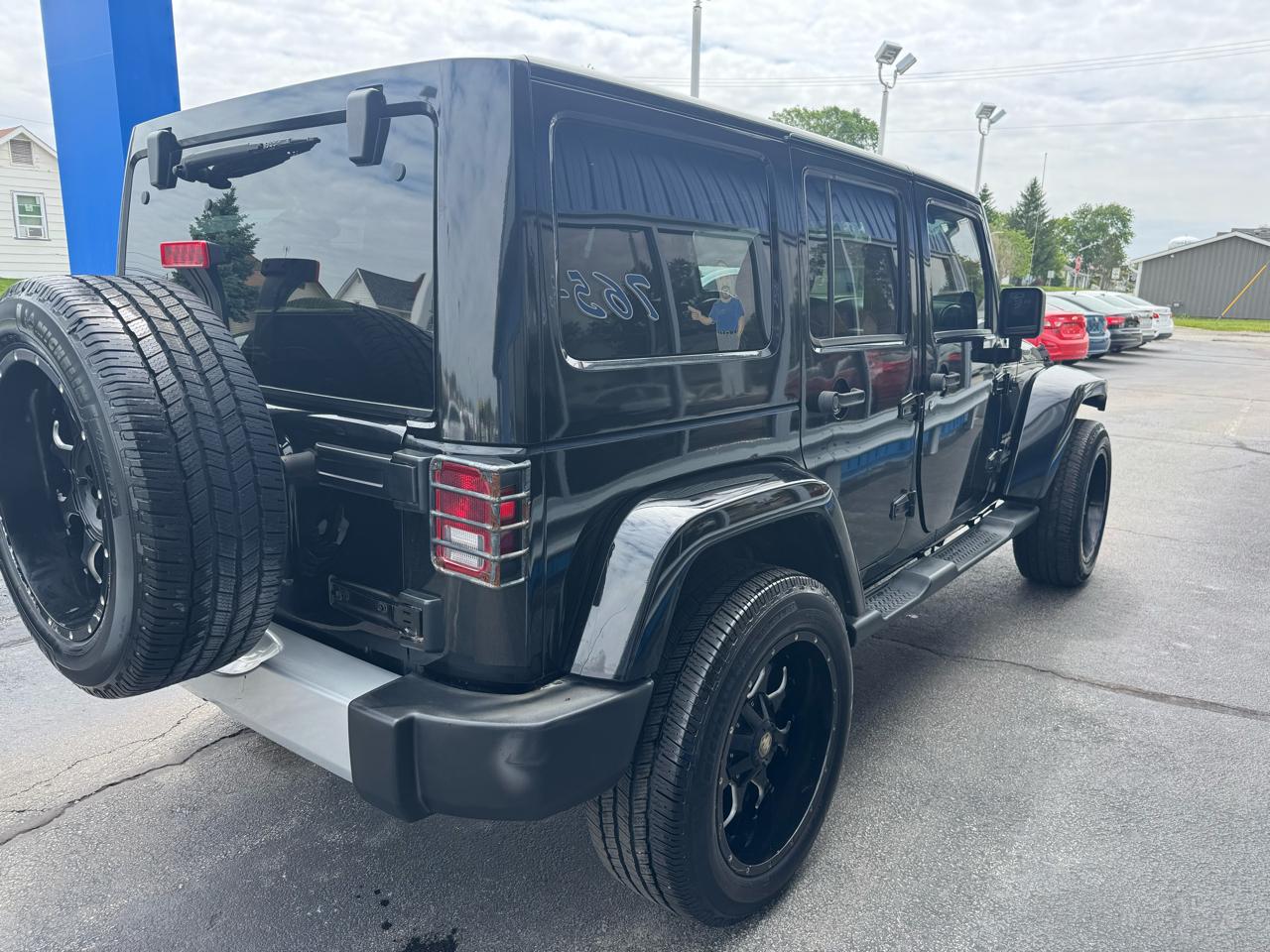 Jeep Wrangler Unlimited 4WD 4dr Sahara 2013