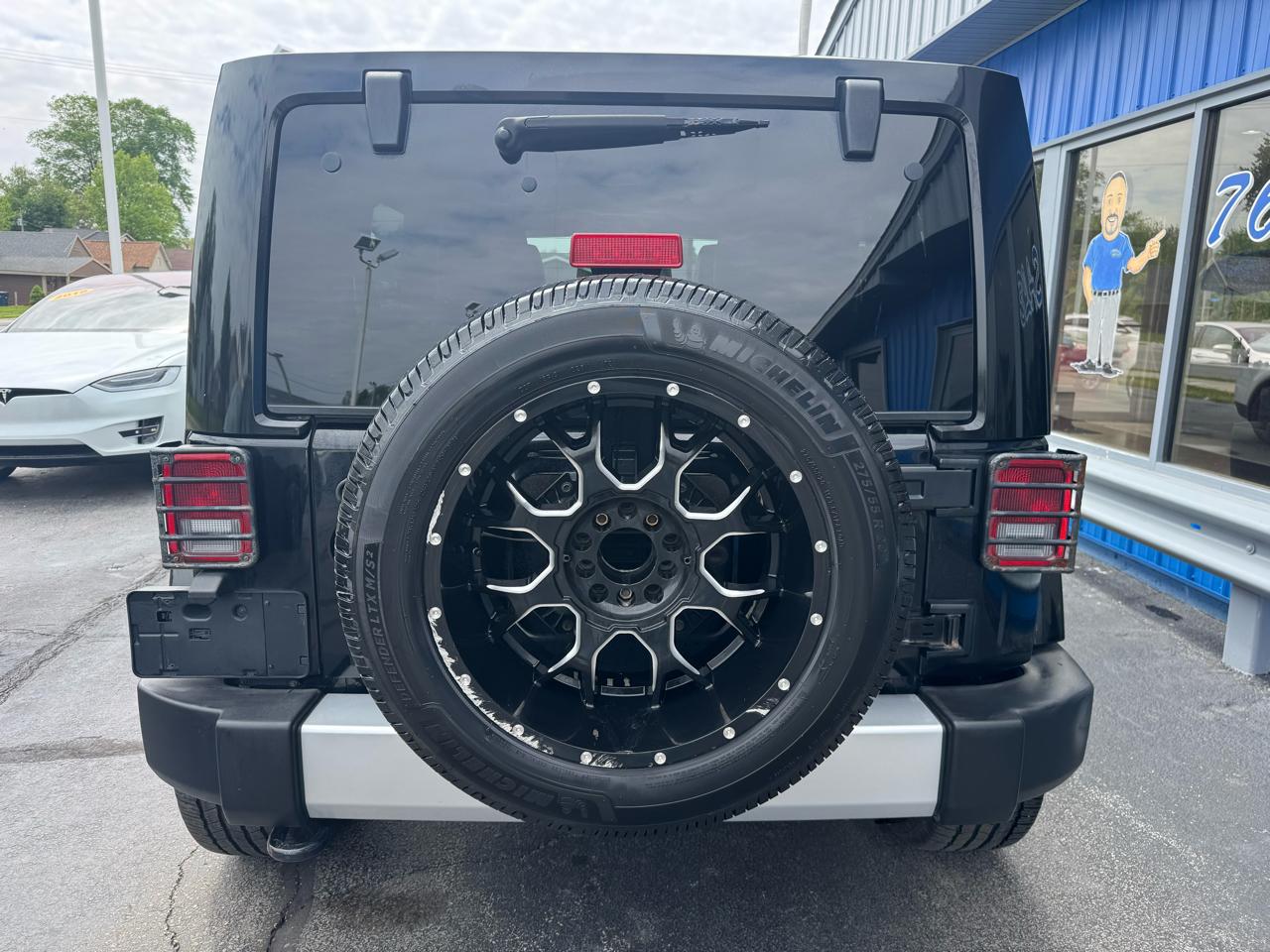 Jeep Wrangler Unlimited 4WD 4dr Sahara 2013