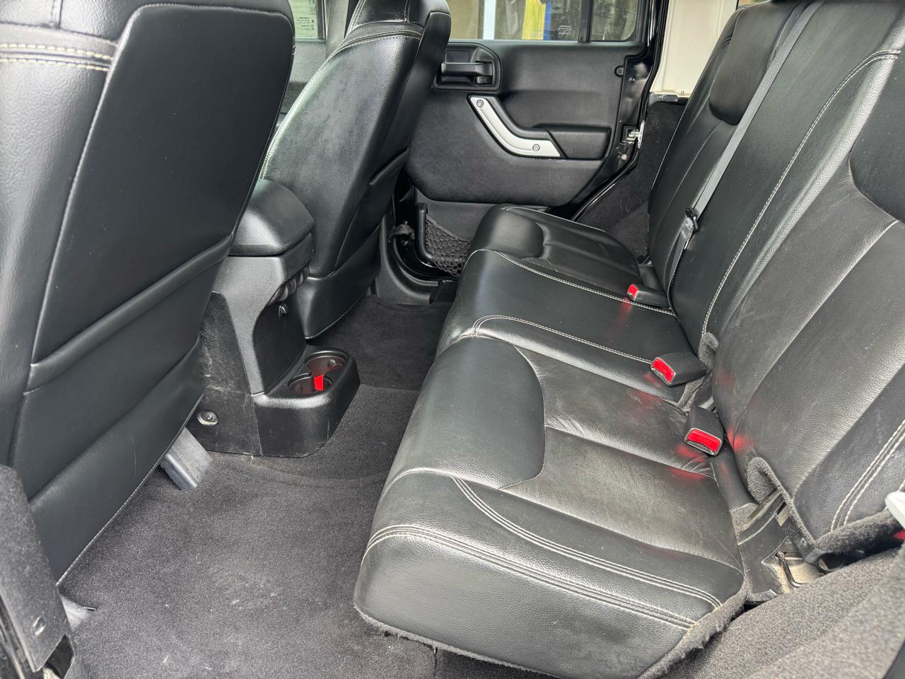 Jeep Wrangler Unlimited 4WD 4dr Sahara 2013