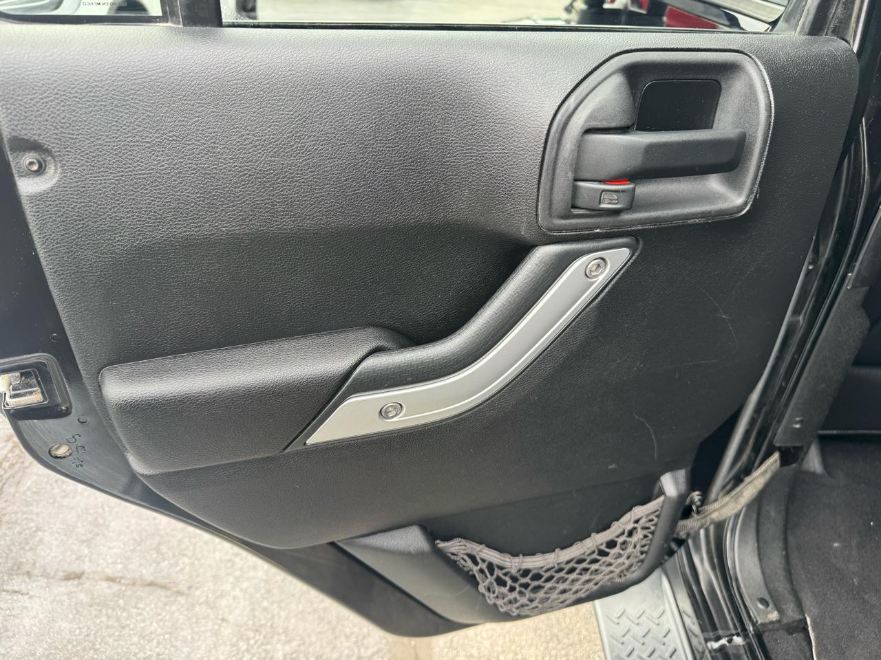 Jeep Wrangler Unlimited 4WD 4dr Sahara 2013