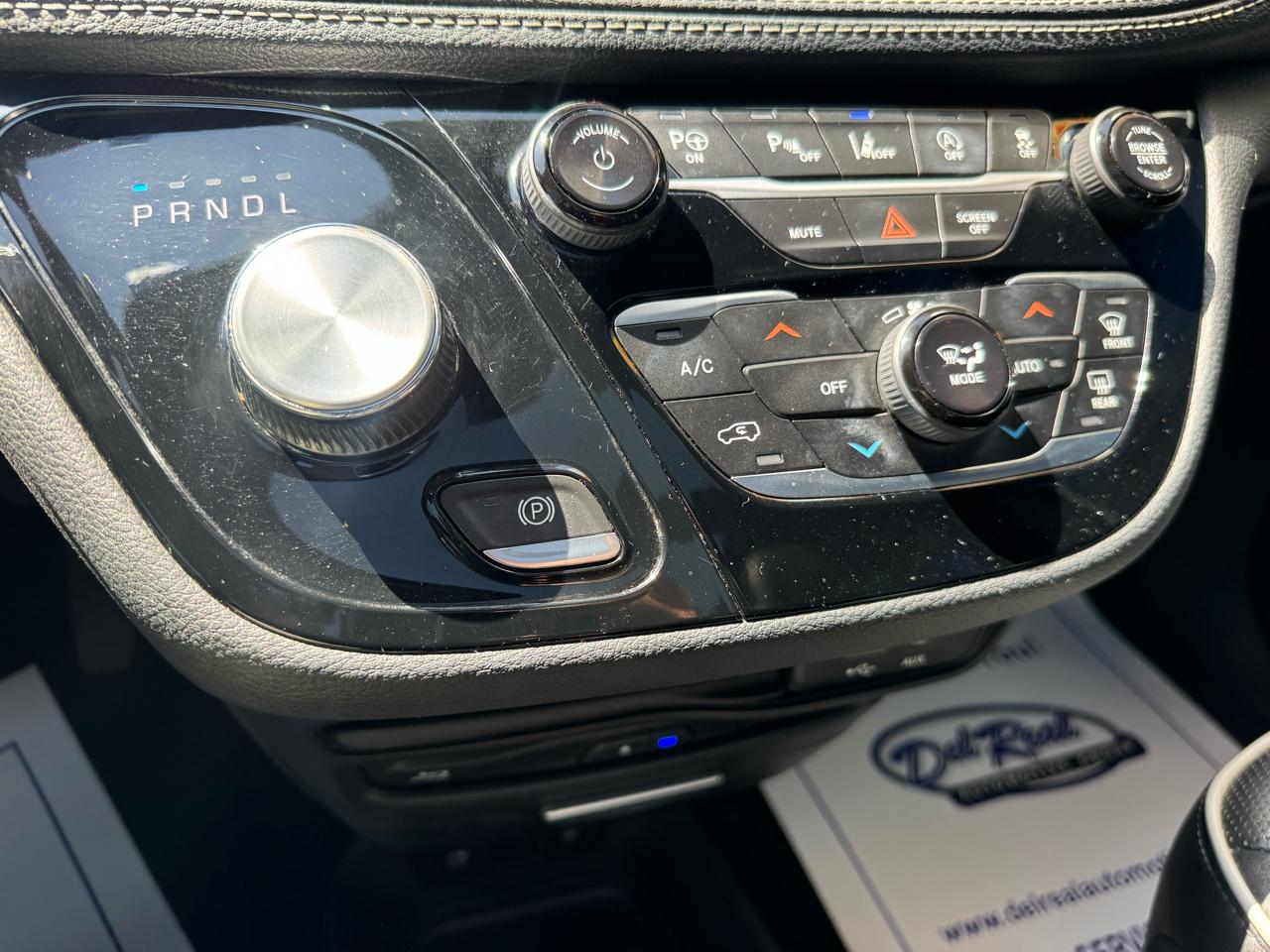 Chrysler Pacifica Limited FWD 2019