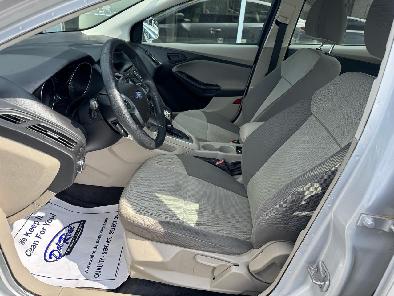 Ford Focus 4dr Sdn SE 2012