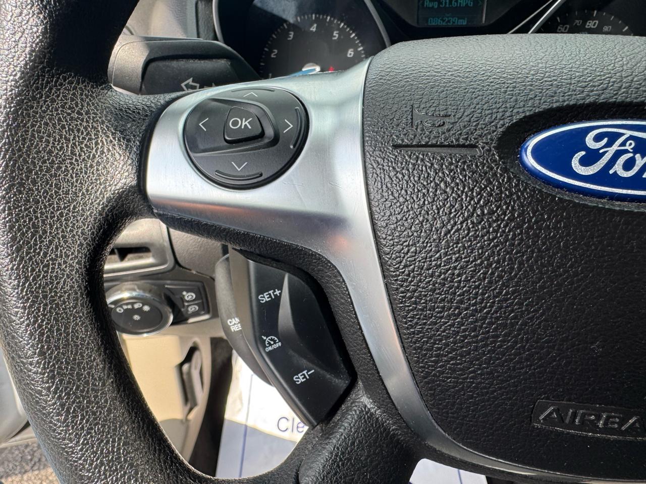 Ford Focus 4dr Sdn SE 2012