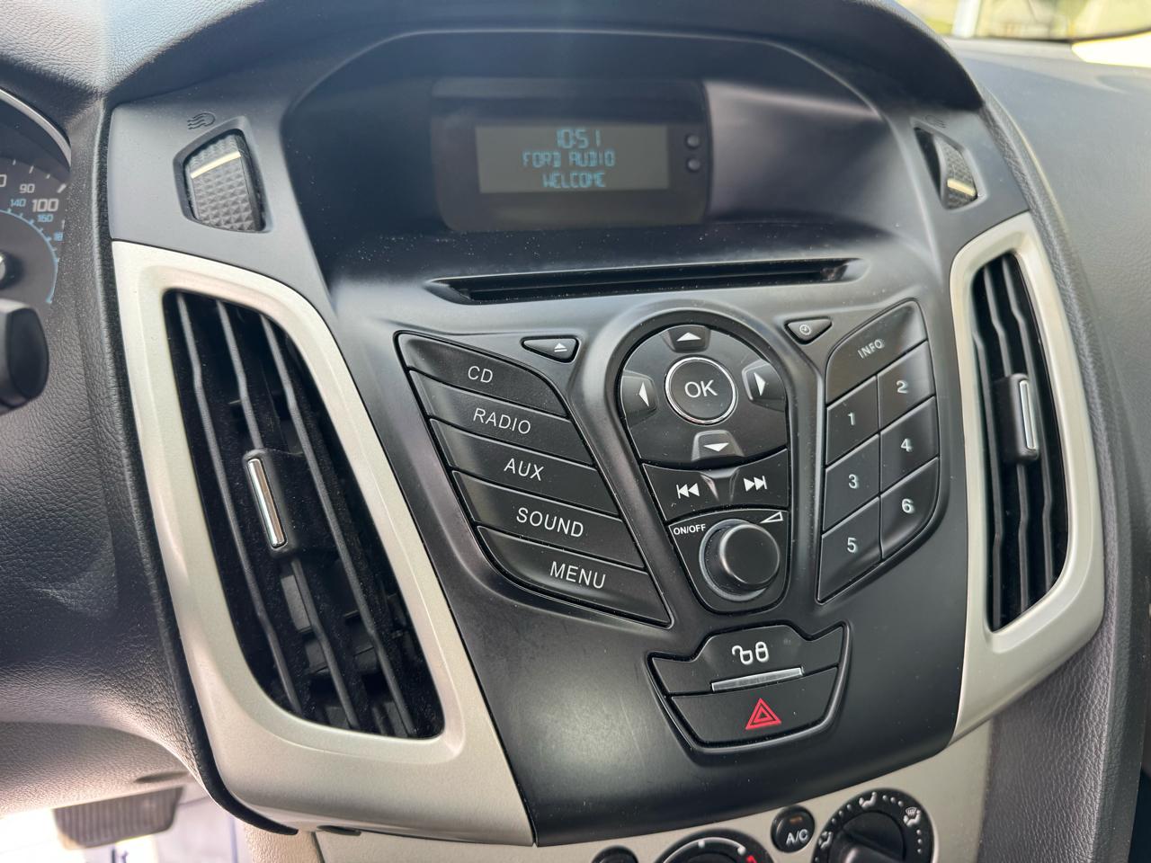 Ford Focus 4dr Sdn SE 2012