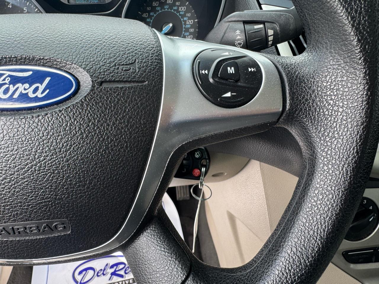 Ford Focus 4dr Sdn SE 2012