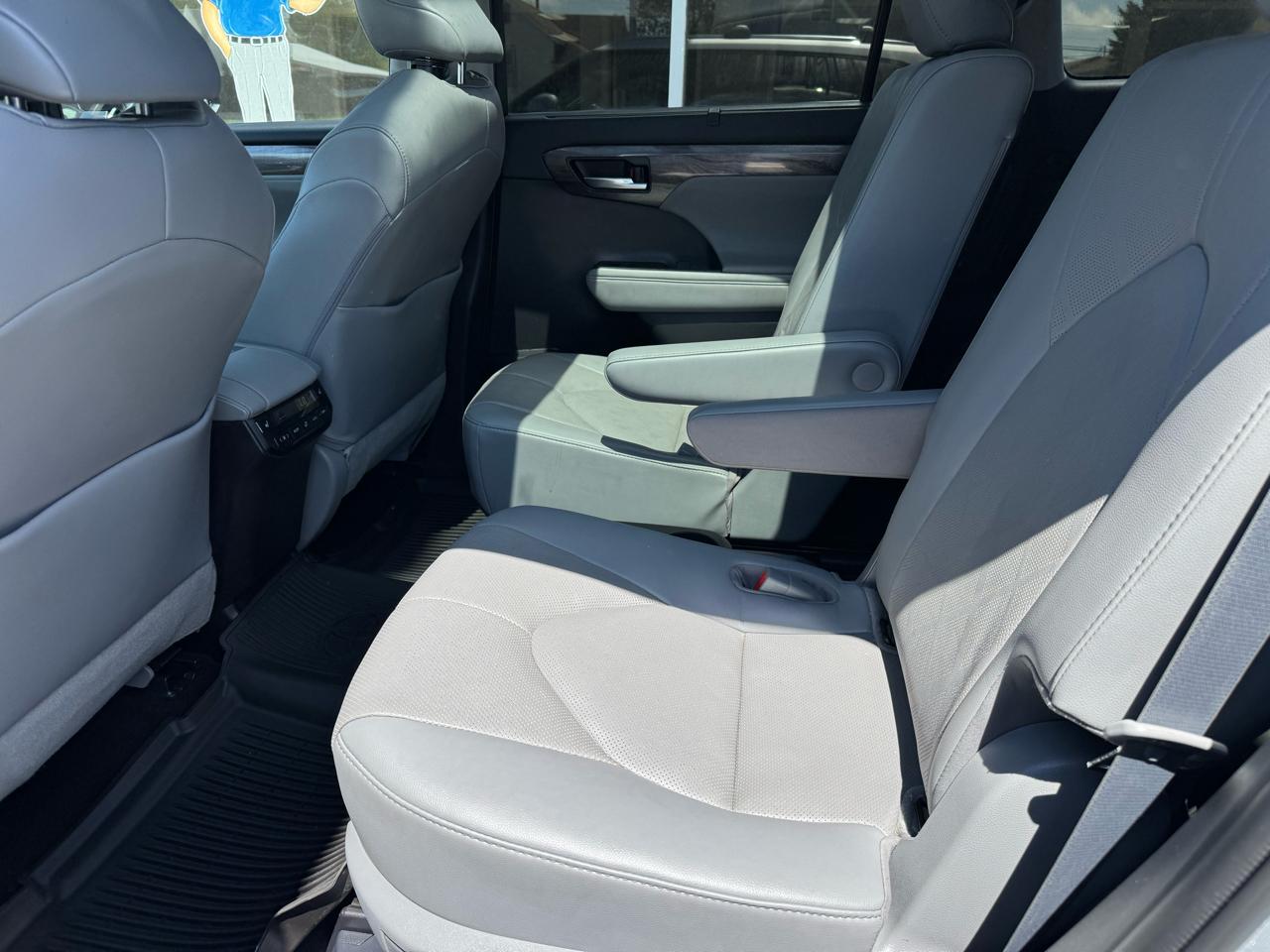 Toyota Highlander Hybrid Platinum AWD (Natl) 2021