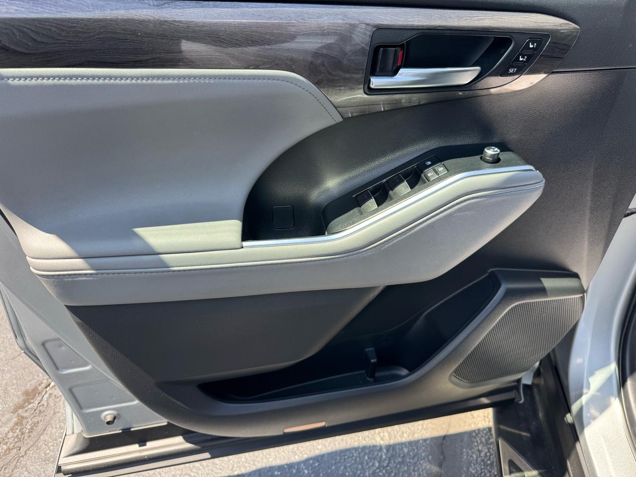 Toyota Highlander Hybrid Platinum AWD (Natl) 2021