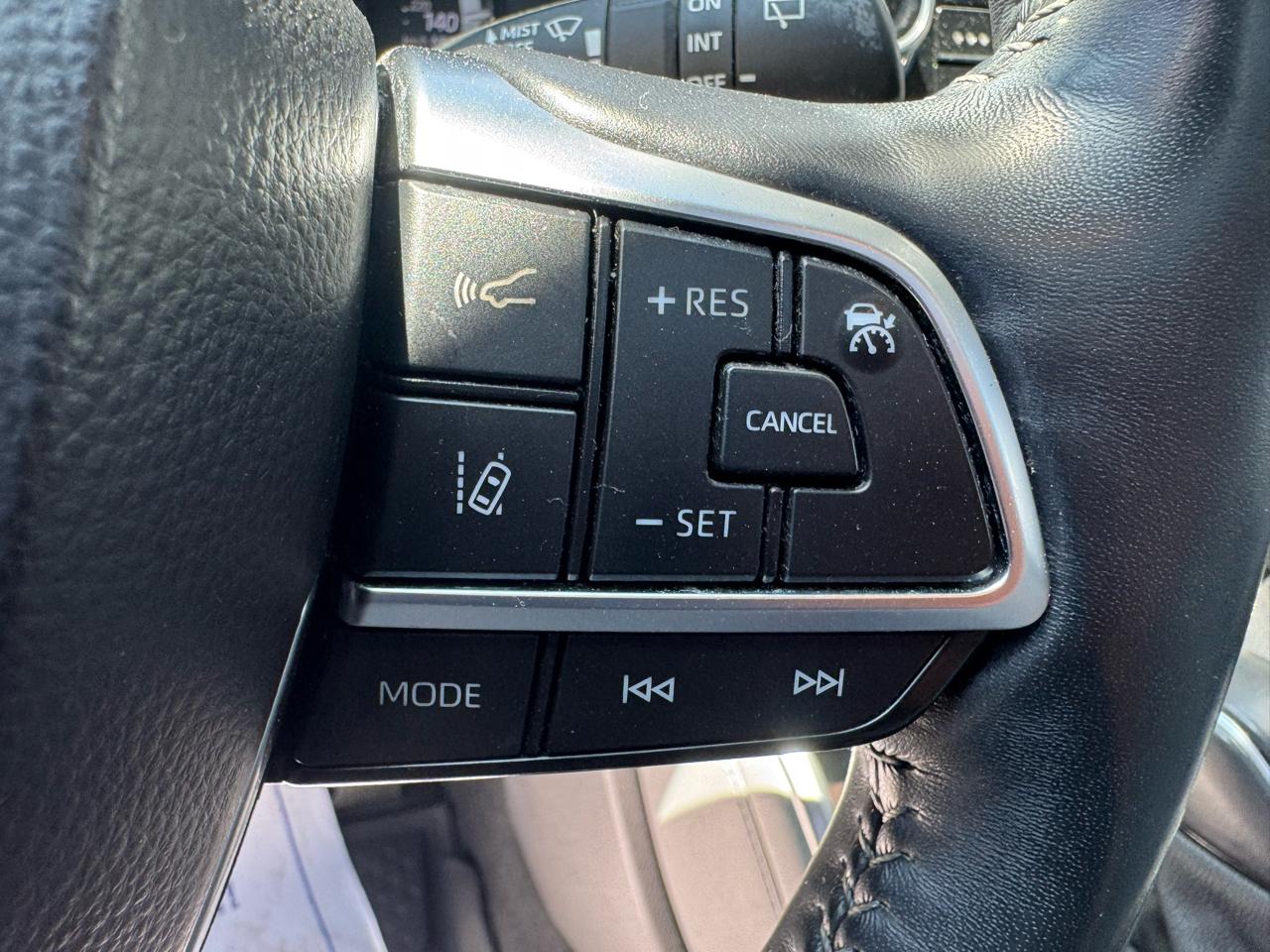 Toyota Highlander Hybrid Platinum AWD (Natl) 2021