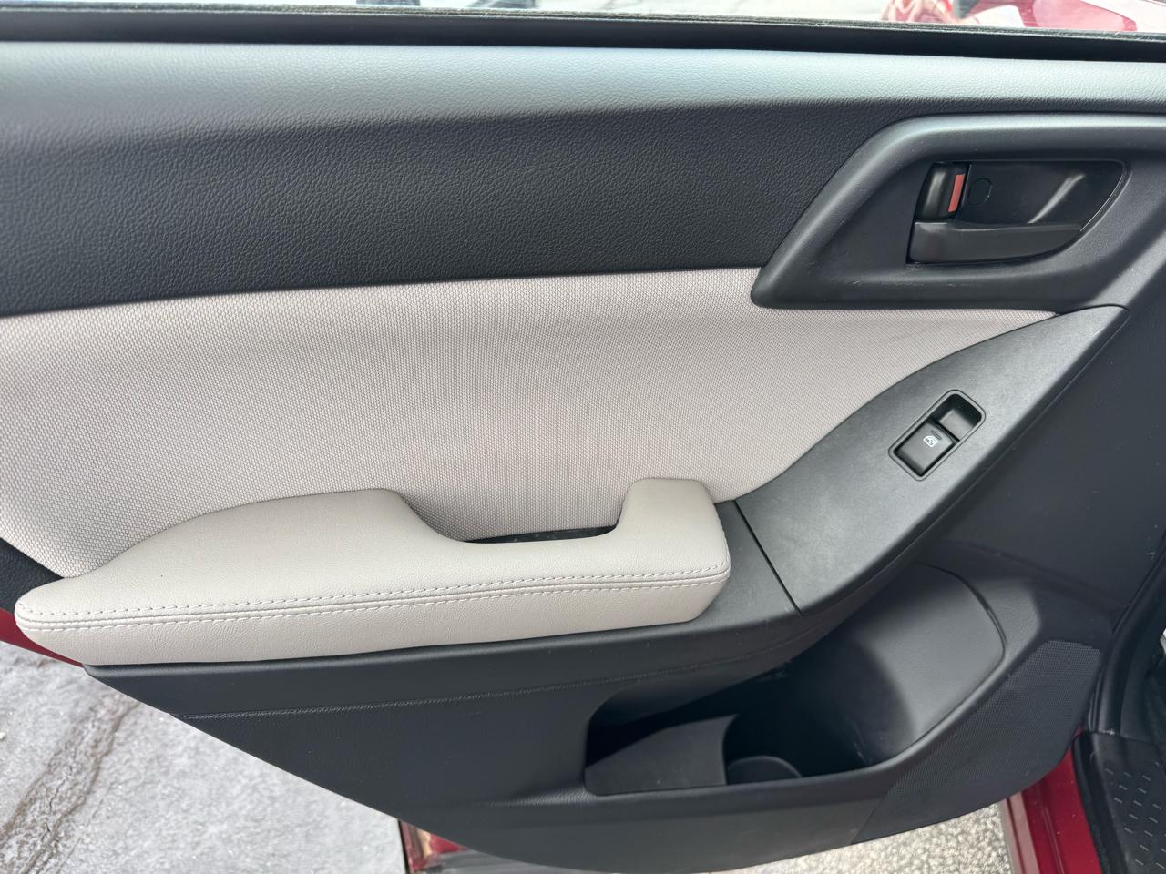 Subaru Forester 4dr CVT 2.5i PZEV 2016