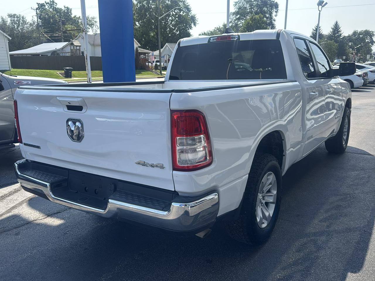 RAM 1500 Big Horn 4x4 Quad Cab 6'4" Box 2022