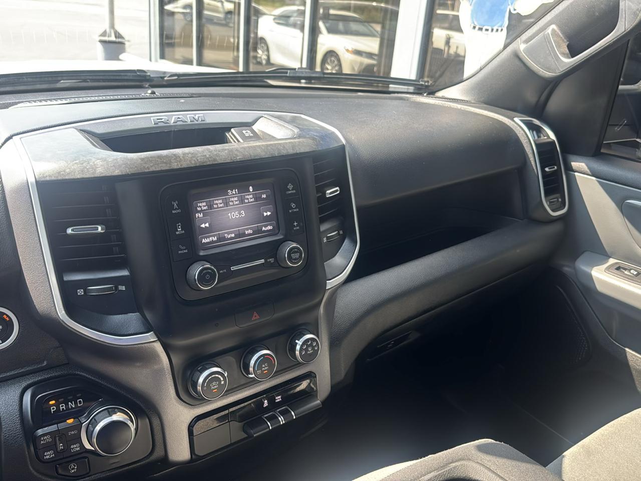 RAM 1500 Big Horn 4x4 Quad Cab 6'4" Box 2022