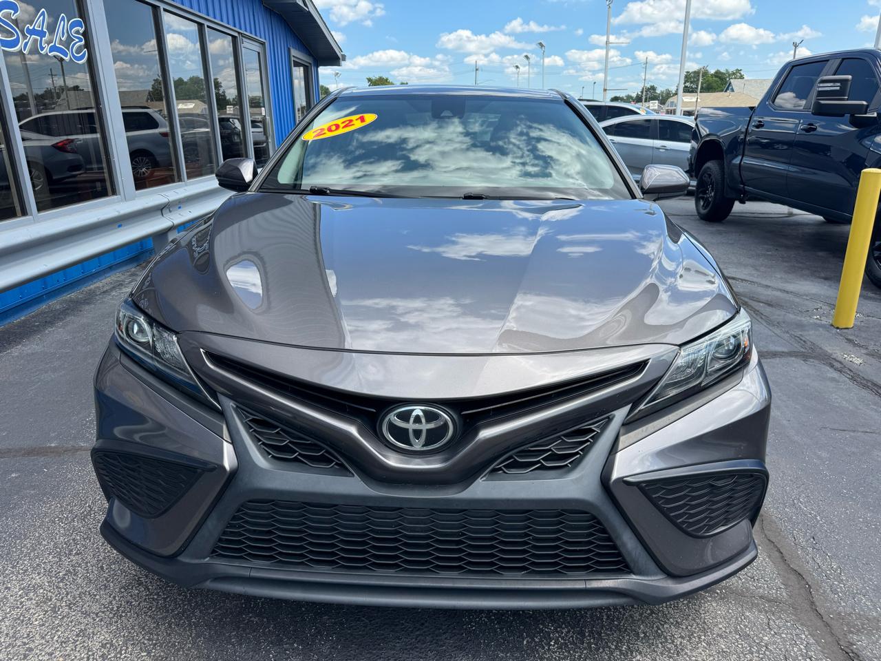 Toyota Camry SE Auto (Natl) 2021