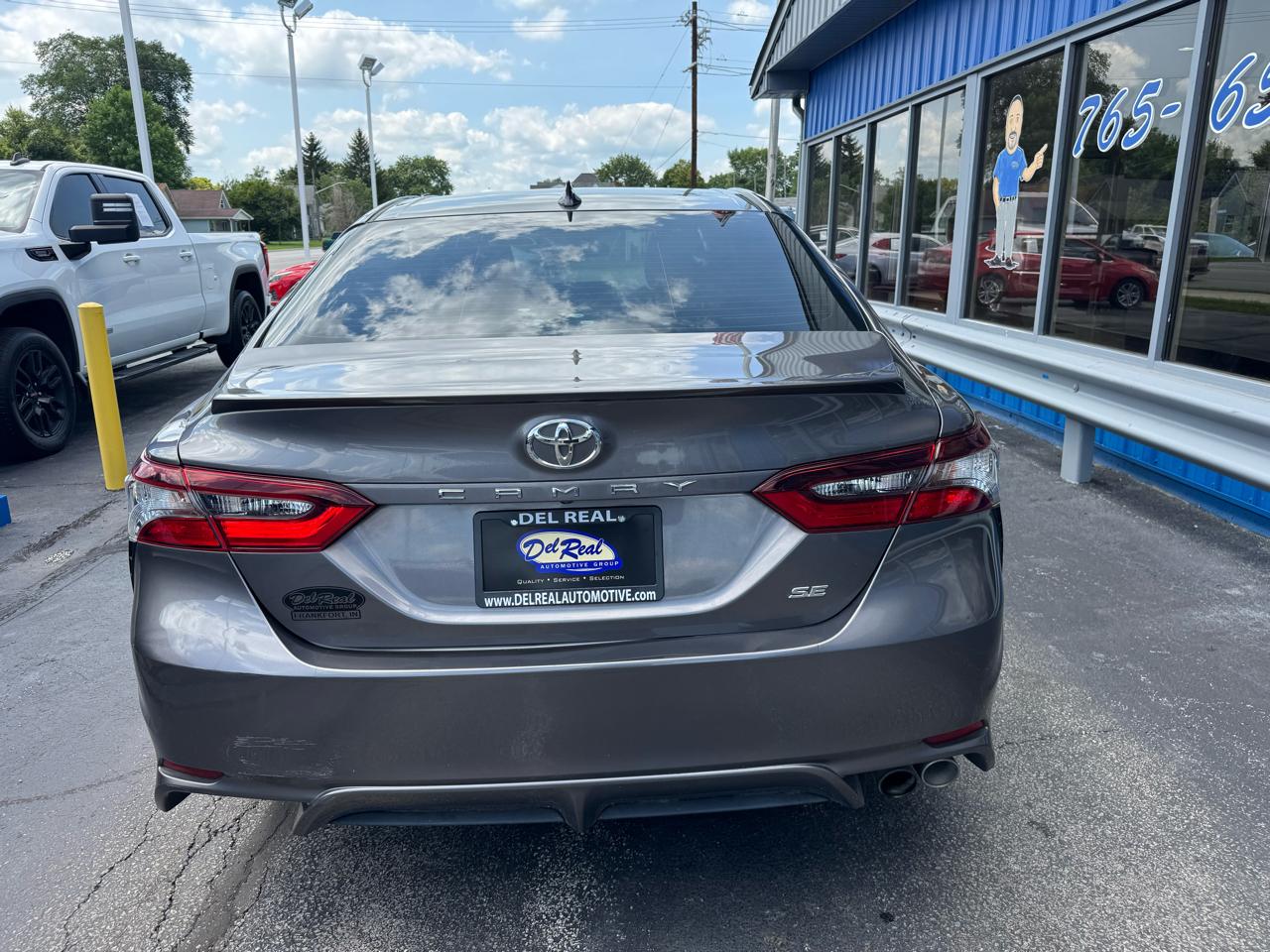 Toyota Camry SE Auto (Natl) 2021