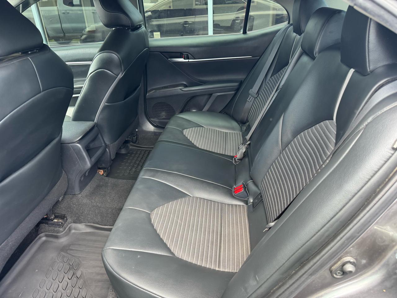 Toyota Camry SE Auto (Natl) 2021