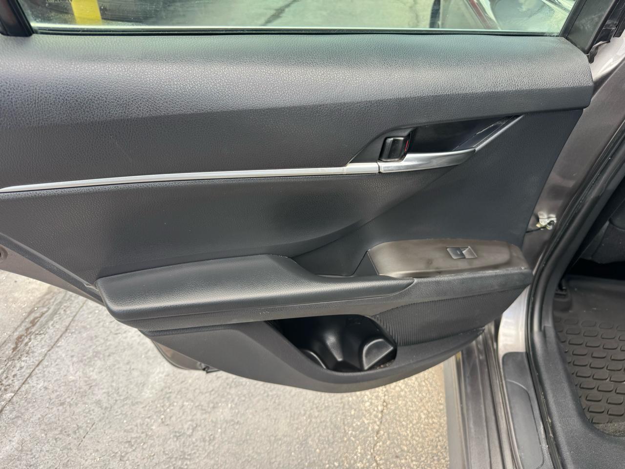 Toyota Camry SE Auto (Natl) 2021