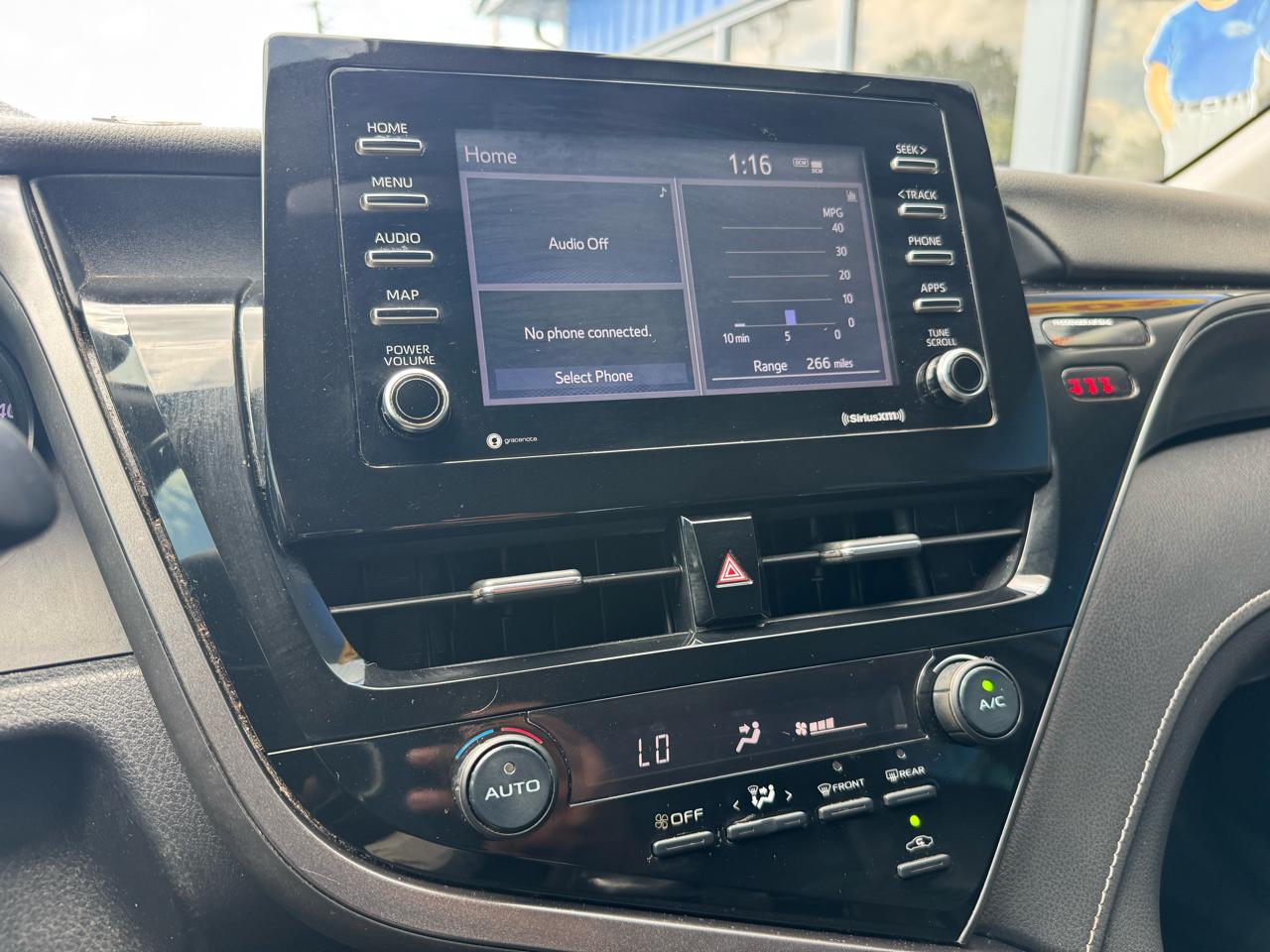 Toyota Camry SE Auto (Natl) 2021