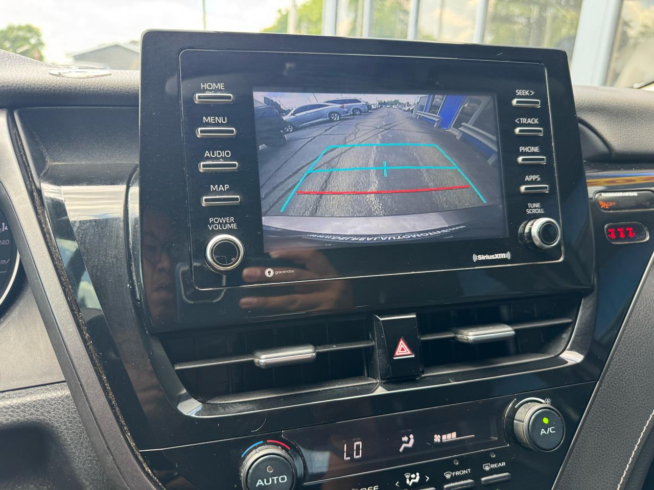 Toyota Camry SE Auto (Natl) 2021