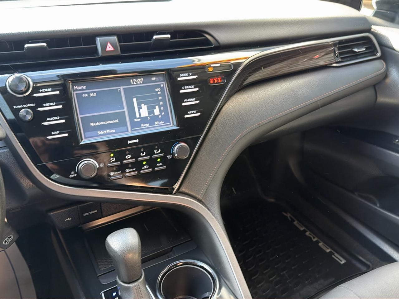 Toyota Camry LE Auto (Natl) 2020