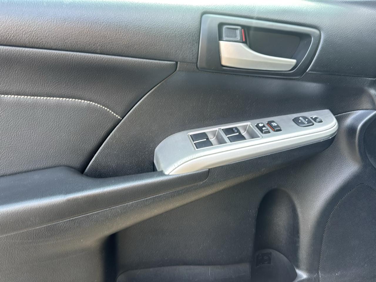 Toyota Camry 4dr Sdn V6 Auto SE (Natl) 2013