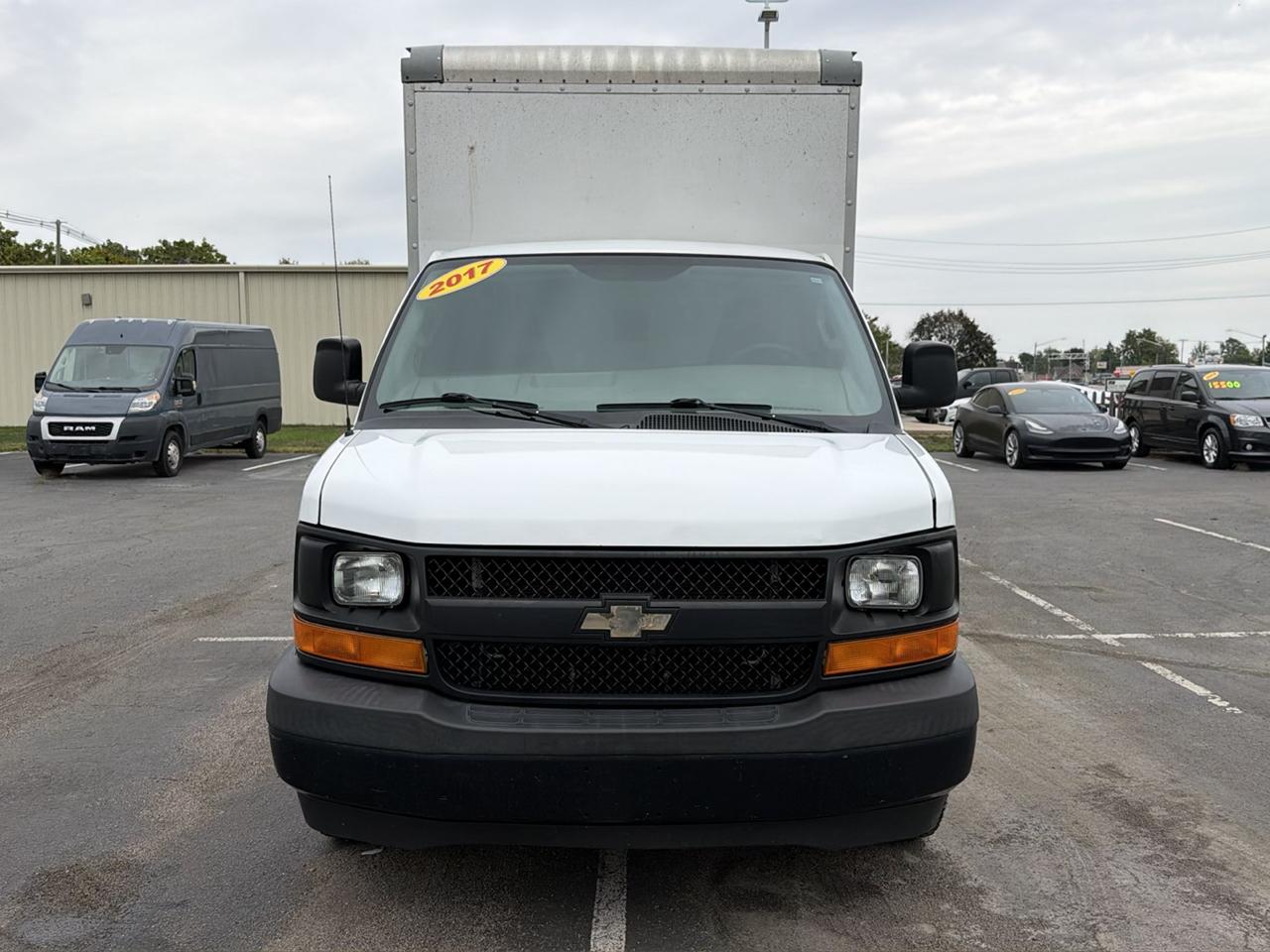 Chevrolet Express Commercial Cutaway 3500 Van 139" 2017