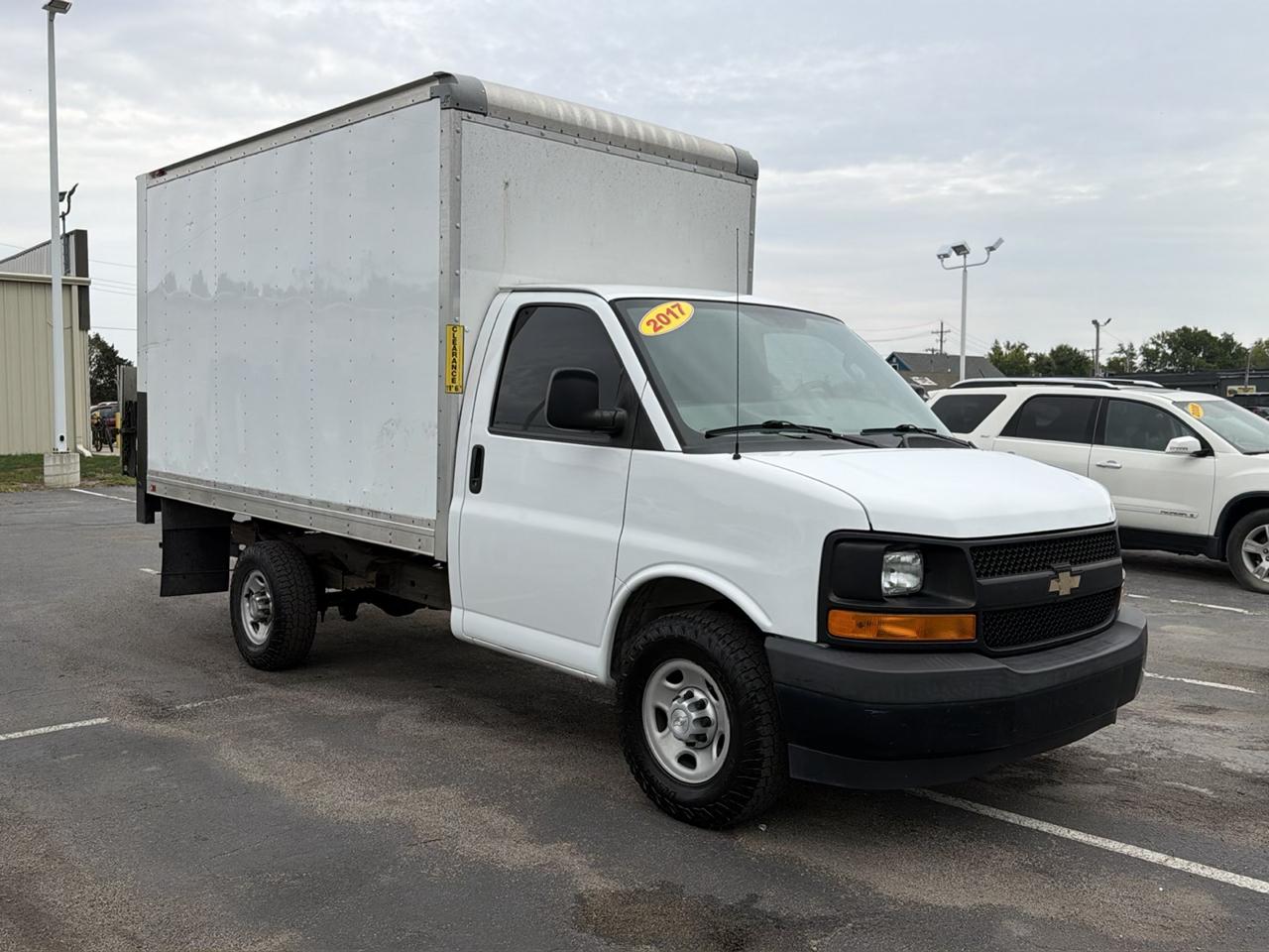 Chevrolet Express Commercial Cutaway 3500 Van 139" 2017