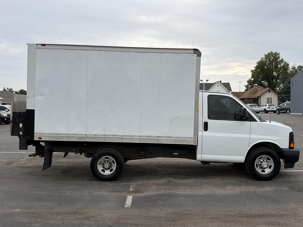 Chevrolet Express Commercial Cutaway 3500 Van 139" 2017