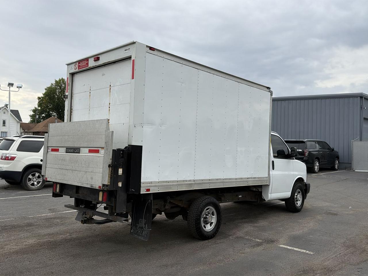Chevrolet Express Commercial Cutaway 3500 Van 139" 2017