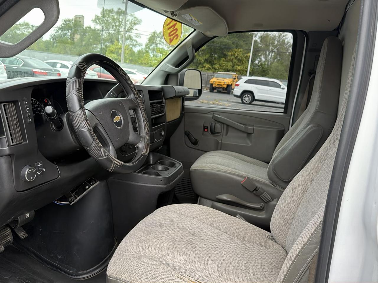 Chevrolet Express Commercial Cutaway 3500 Van 139" 2017