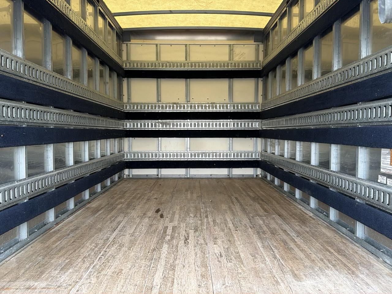 Chevrolet Express Commercial Cutaway 3500 Van 139" 2017