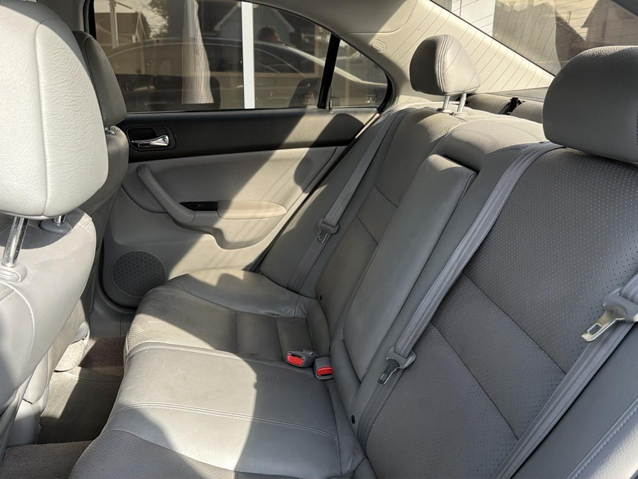 Acura TSX 4dr Sdn AT 2005