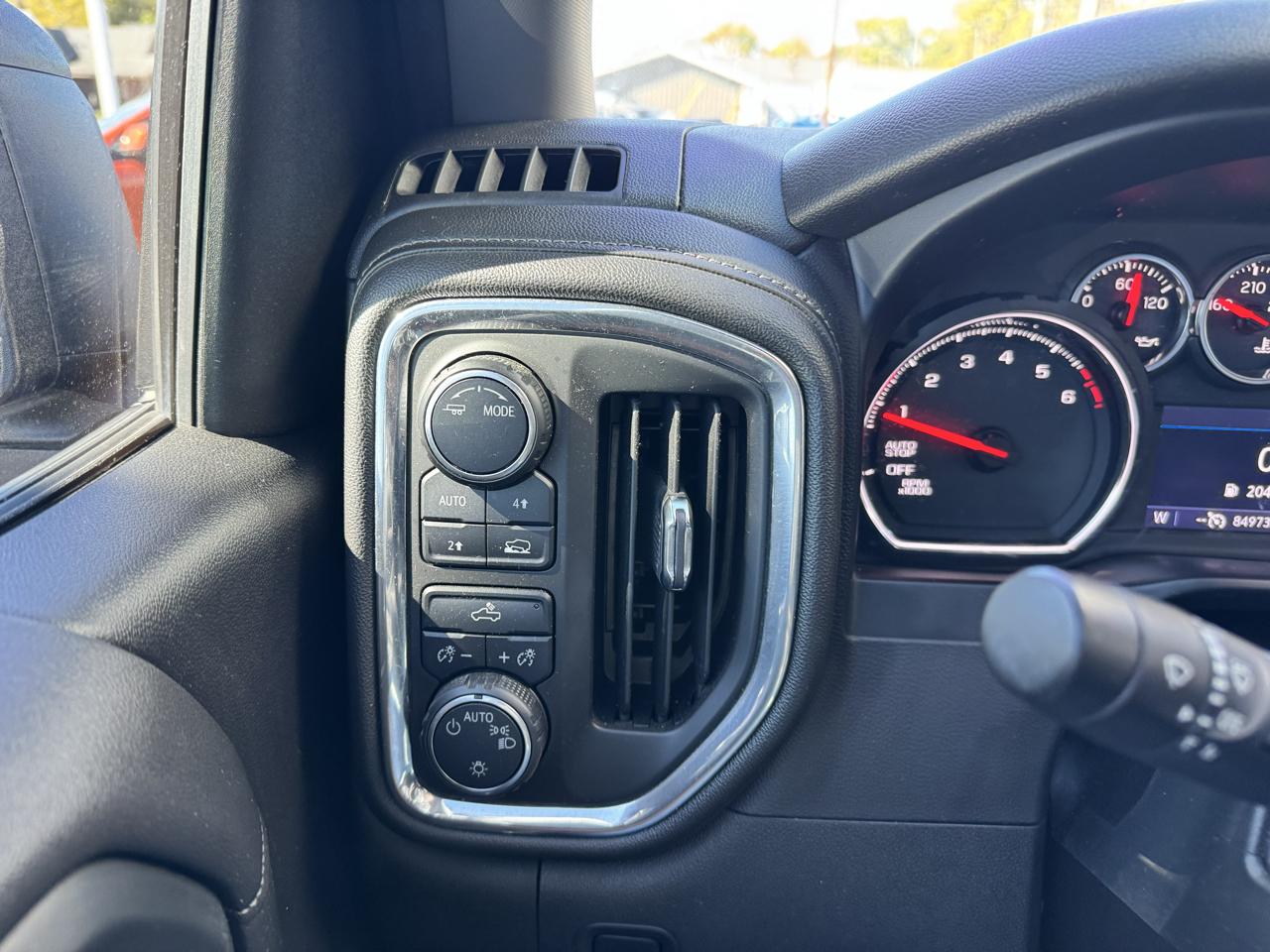 Chevrolet Silverado 1500 4WD Crew Cab 147" LT 2020