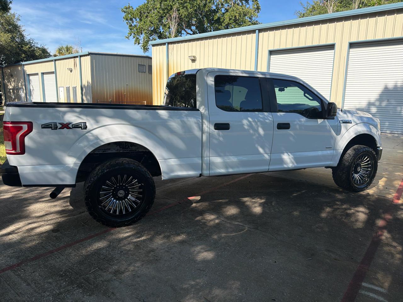 Ford F-150 4WD SuperCrew 139" XL 2015