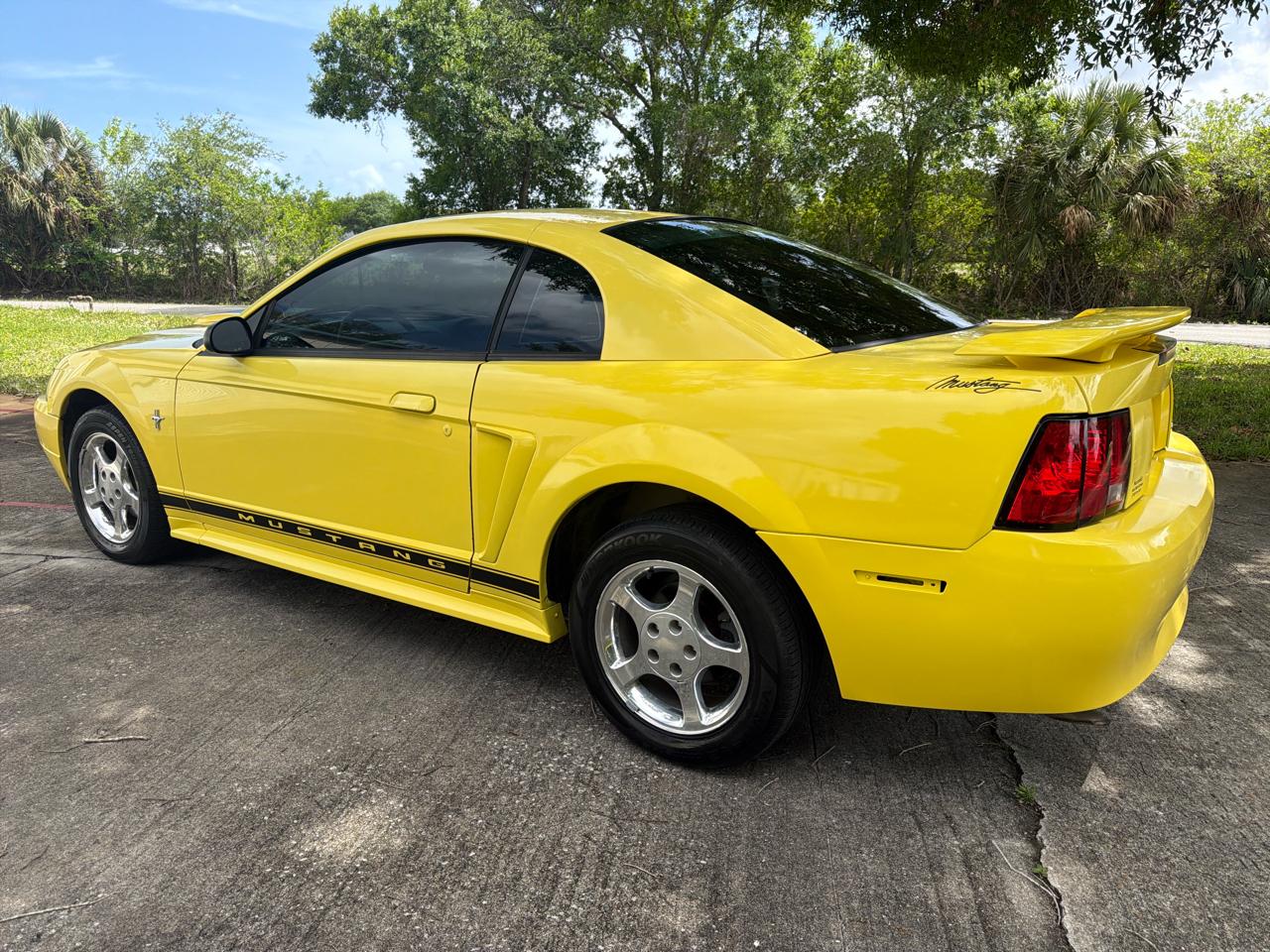 Ford Mustang 2dr Cpe Standard 2002